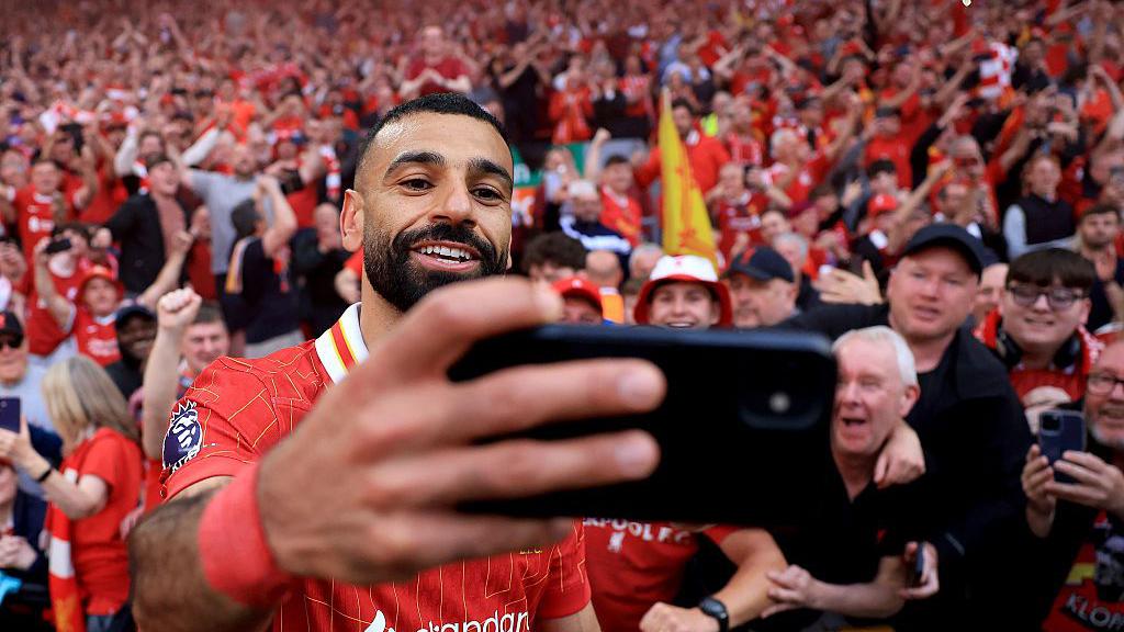 Mohamed Salah selfie: The story of iconic Liverpool celebration - BBC Sport