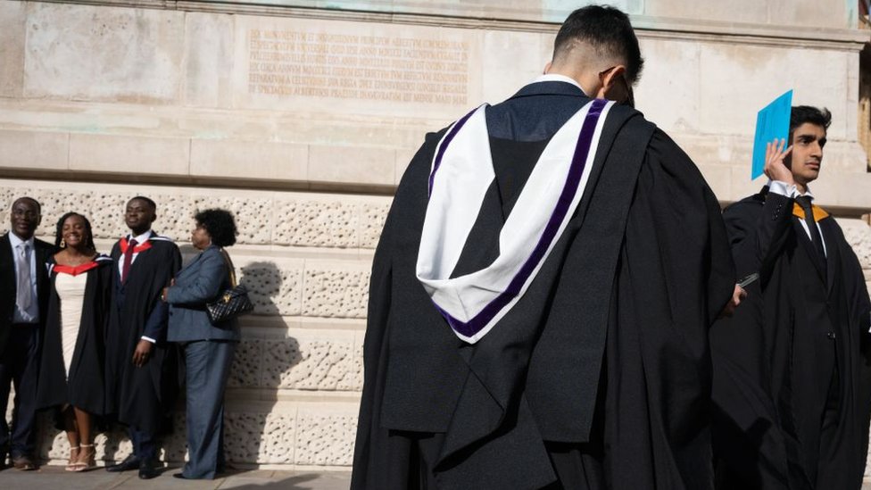 Estudiantes graduados de Imperial College, una de las universidades más prestigiosas de Londres.