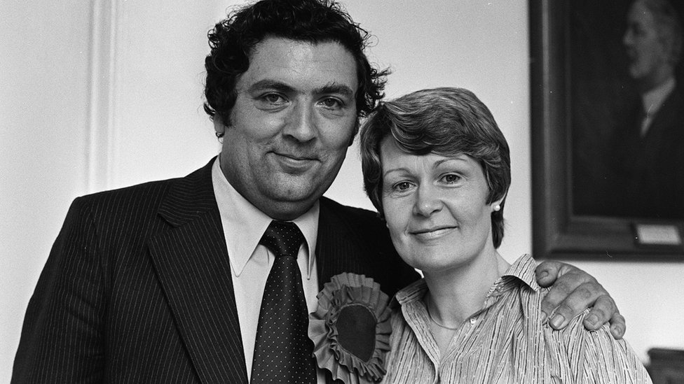 Джон Хьюм с женой Пэт после его избрания в Европейский парламент в 1979 году
