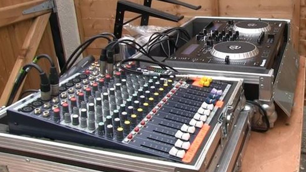 Музыкальное оборудование конфисковано полицией Западного Йоркшира