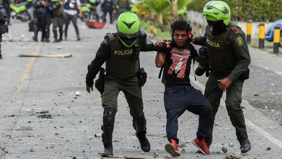 Protestas en Colombia: HRW condena los "gravísimos abusos" de la policía  contra los manifestantes - BBC News Mundo