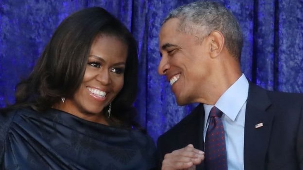 الرئيس الأمريكي السابق باراك أوباما وزوجته ميشيل