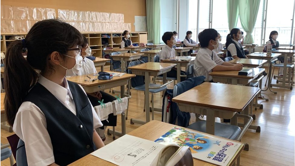 Tokyo'daki okullara bir asır sonra öğrenciler için kılık-kıyafet hürlüğü getirildi