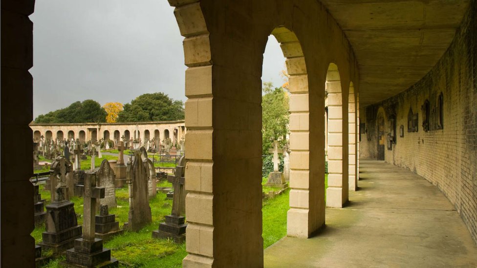 центральные колоннады на Бромптонском кладбище