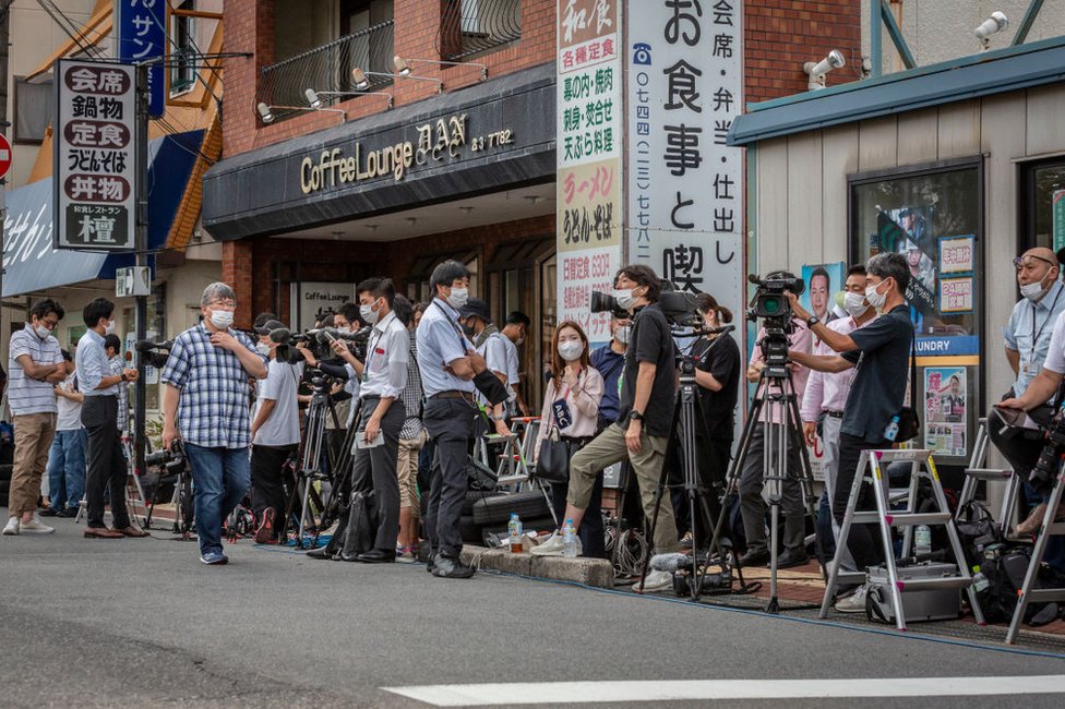Members of media gather in front of Nara Medical University Hospital where Japan』s former prime minister Shinzo Abe is transferred after being attacked during an election campaign on July 09, 2022 in Nara,