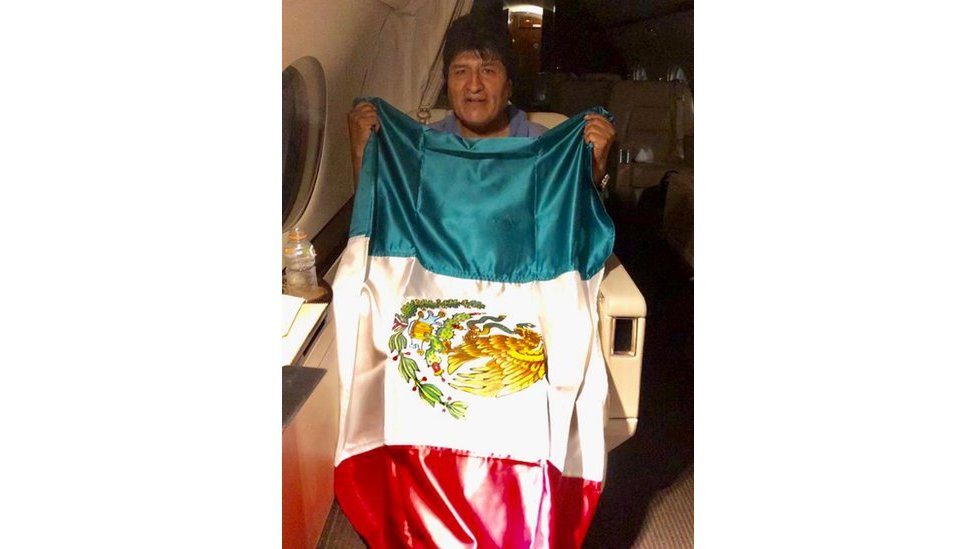 Evo Morales en el vuelo rumbo a México
