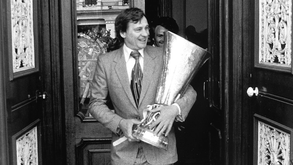 Бобби Робсон с Кубком УЕФА, 1981