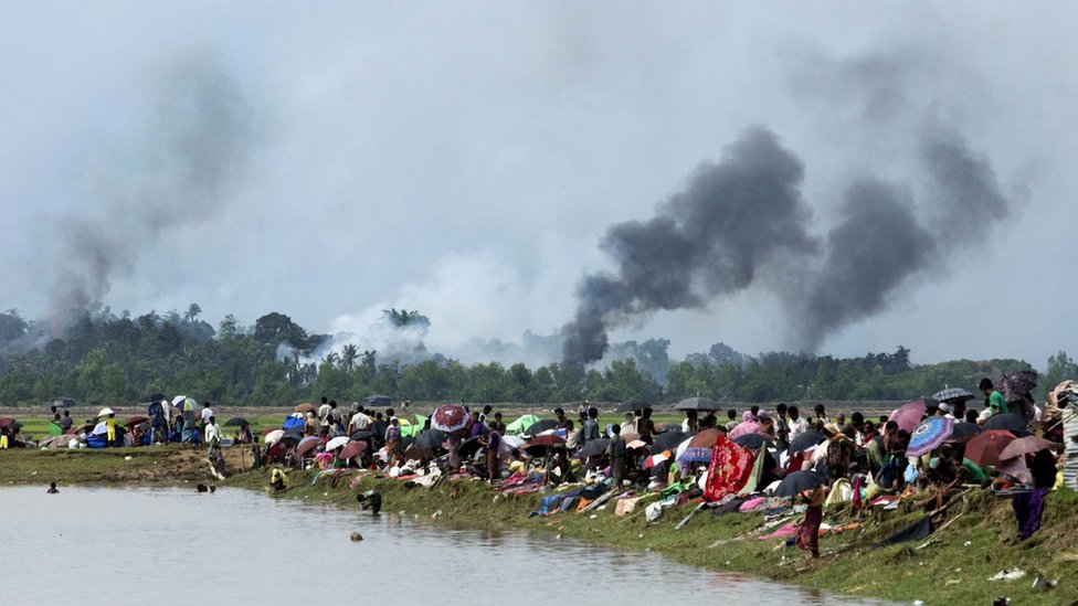 Rohingya people fleeing after their villages are burnt down