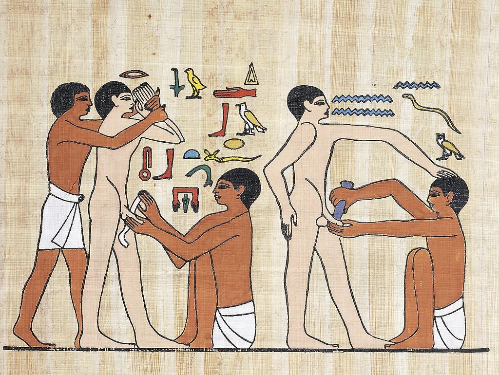 Cena da circuncisão no antigo Egito retratada em um papiro