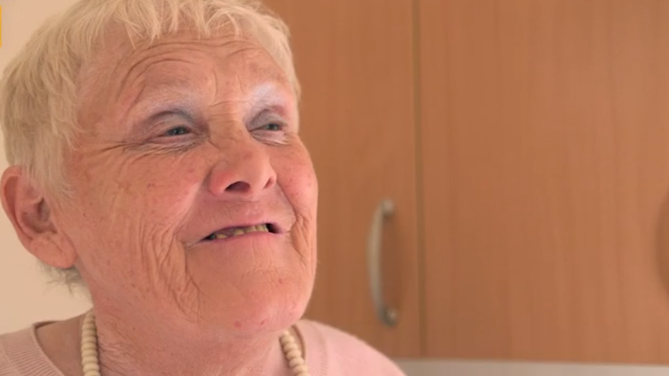 "Yo nunca tuve una relación cercana. No sé lo que es tener a alguien que te abraza y te dice que te quiere", admite Jeanette. Jeanette