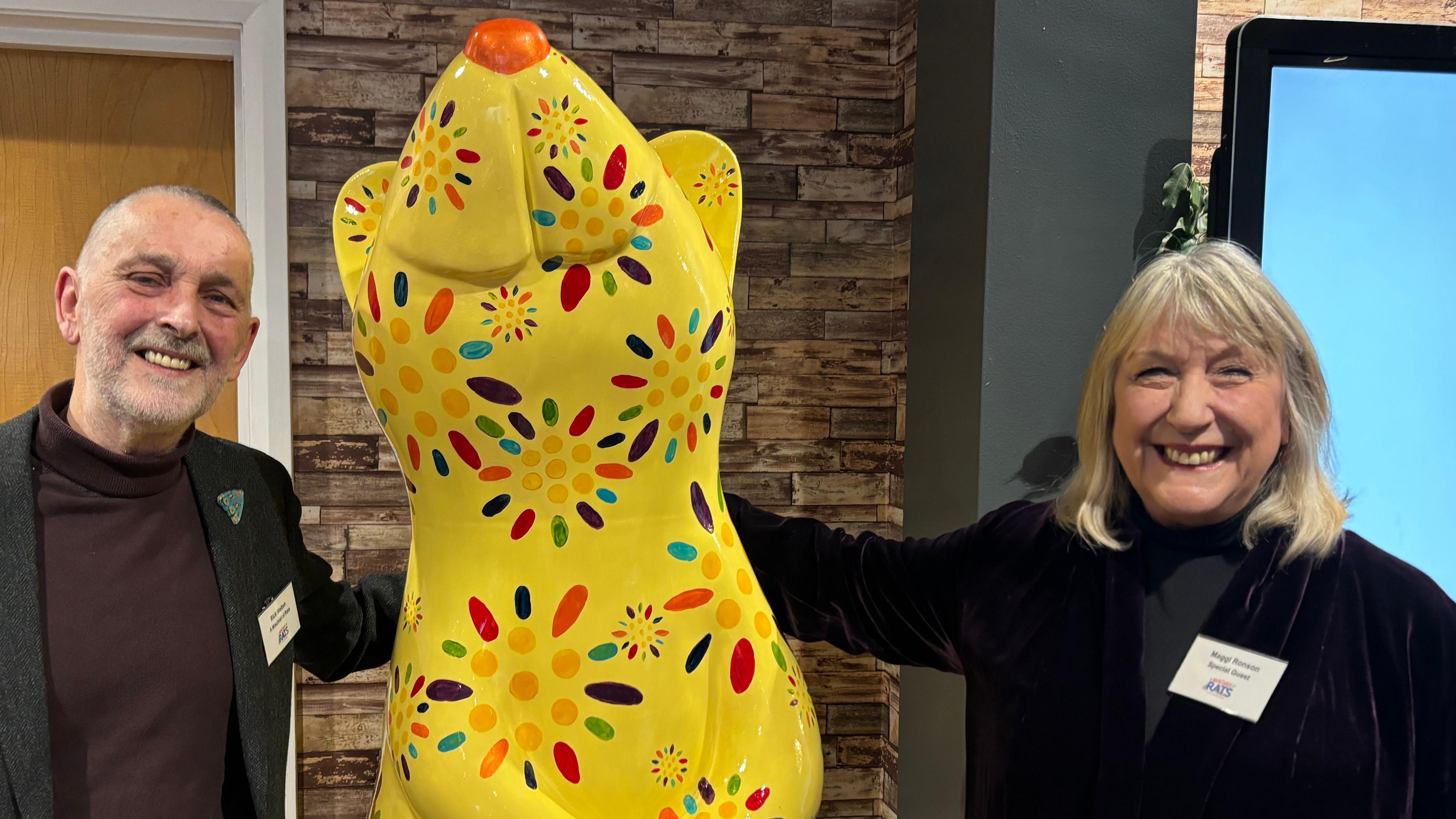 First rat for Hull trail to honour Mick Ronson revealed - BBC News