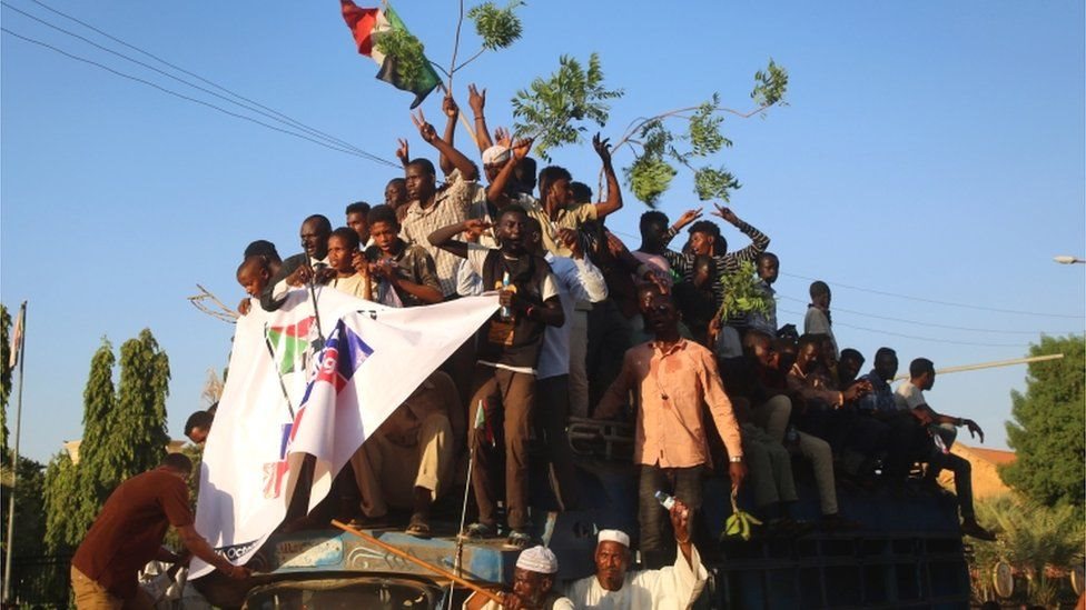 متظاهرون في السودان