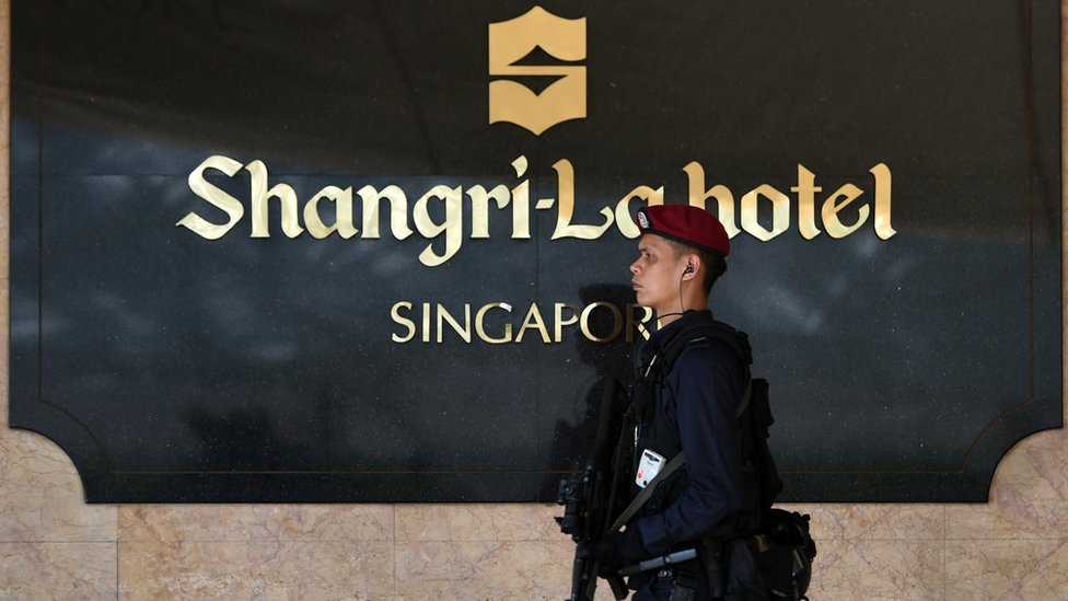 Охранник на IISS Shangri-La Dialogue, главном саммите по обороне в Азии, в Сингапуре