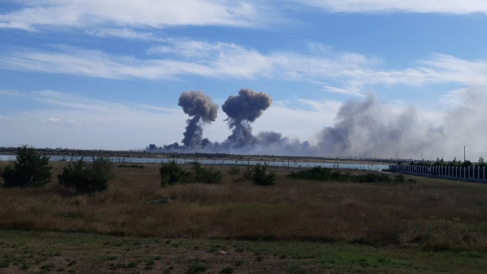 Диверсанты, ракеты, дроны или сигареты: версии причин взрывов на аэродроме в Саках