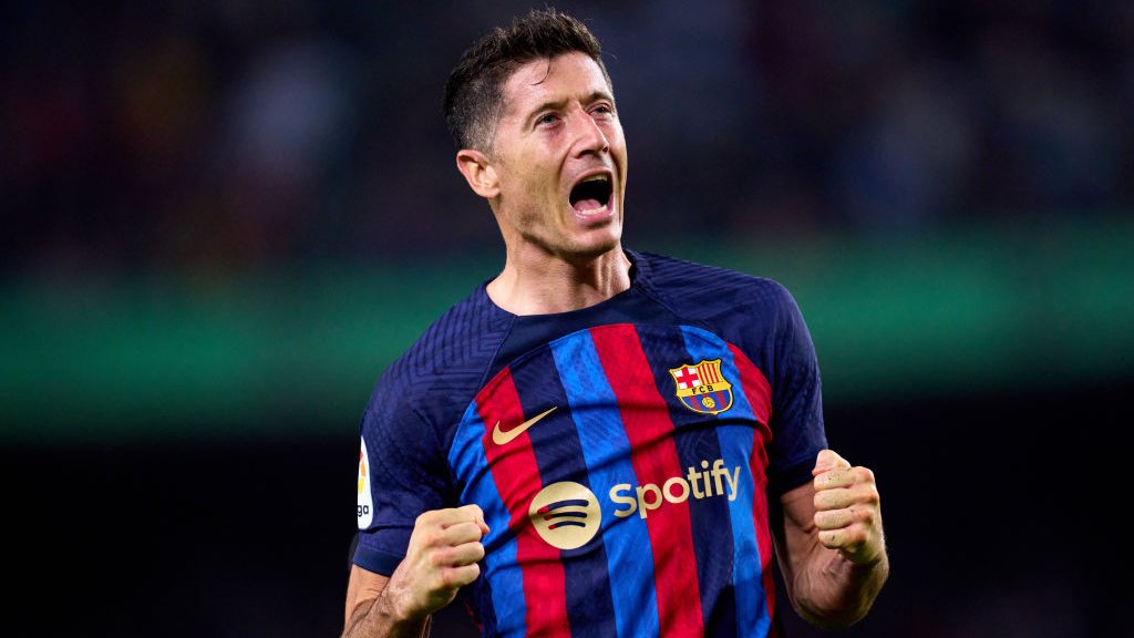 Barcelona 3-0 Villarreal: Robert Lewandowski scores twice and passes 600-goal mark in his career