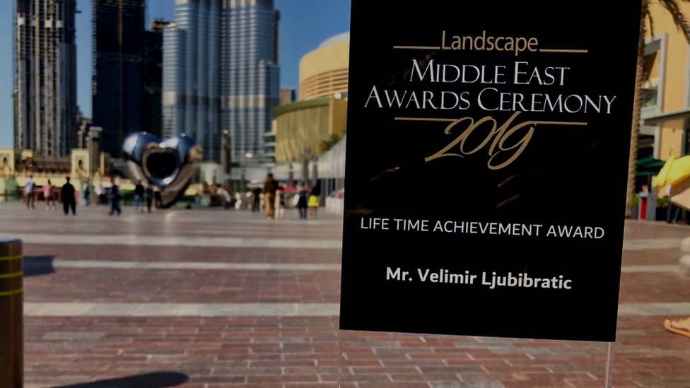 Nagradu za životno delo Ljubibratiću je dodelio šeik Šardže, jednog od gradova Emirata