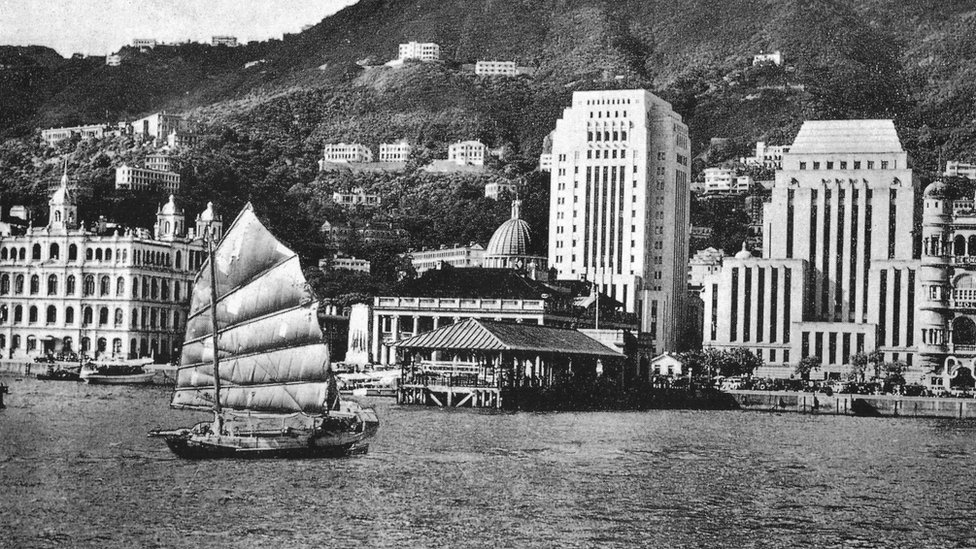 從維多利亞港上眺望香港島北岸景色（1920之1930年間）