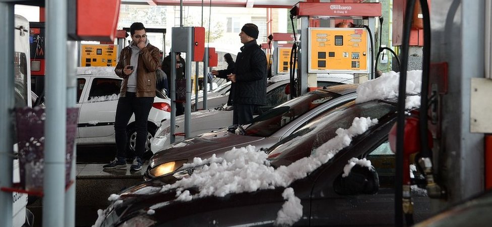People waiting to fill their tank at a heavily congested petrol stations in Tehran, 16 November 2019
