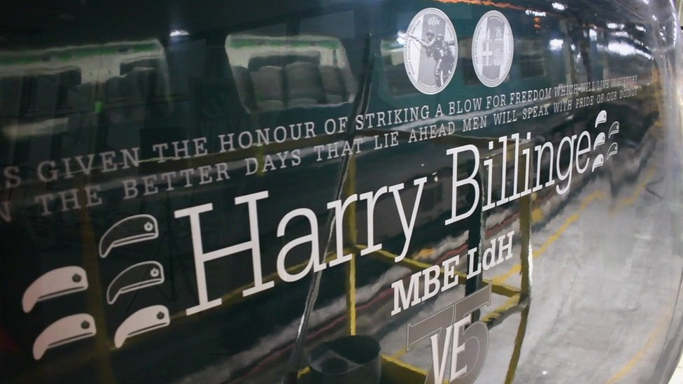Внешний вид поезда с именем Гарри Биллинджа, напечатанным поперек