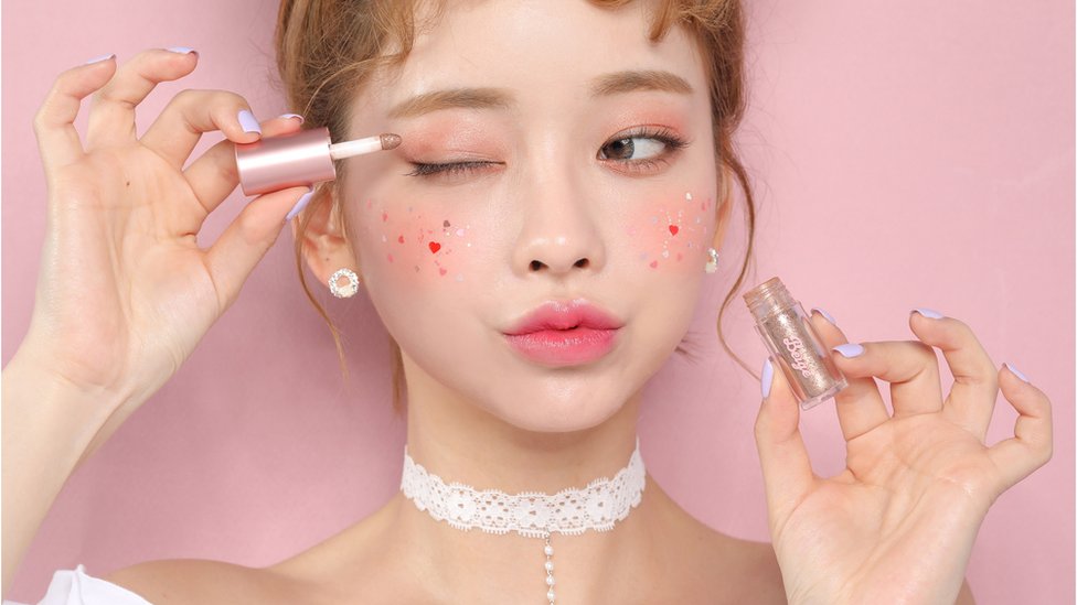 Plaske Ren vand blomsten K-beauty: The rise of Korean make-up in the West - BBC News