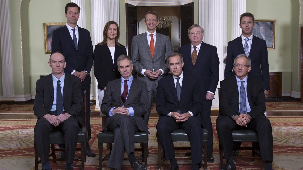 صورة جماعية للجنة السياسة النقدية التابعة لبنك انجلترا