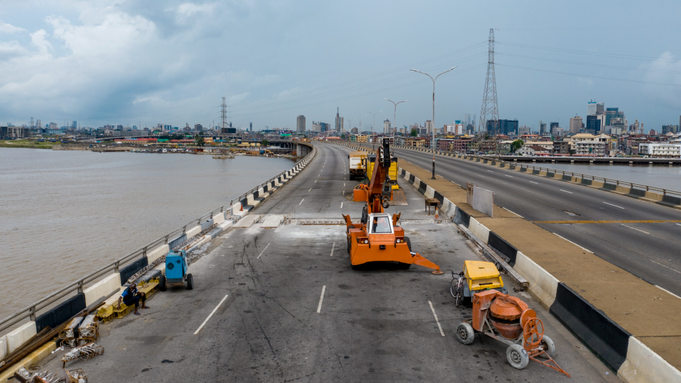 Работы ведутся на Третьем материковом мосту в Лагосе, Нигерия
