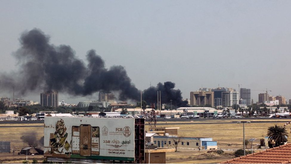 محيط مطار الخرطوم خلال الاشتباكات 15 نيسان/أبريل