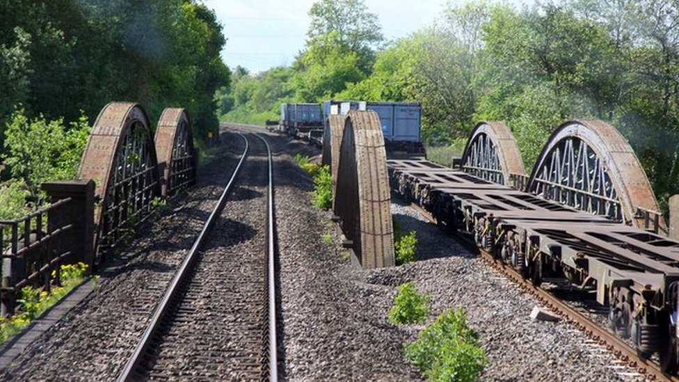 Oxfordshire Rail disruption over viaduct stability fears