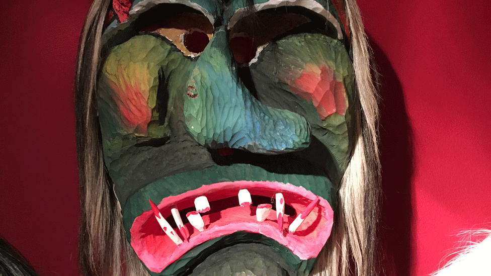 Maska u Muzeju u Kipelu