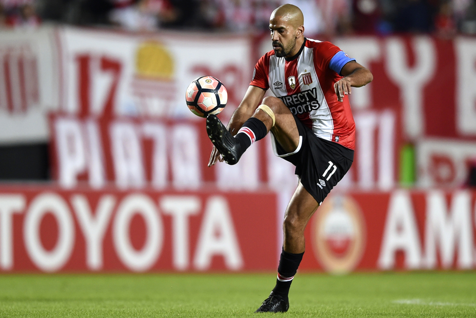 Verón regresó a Estudiantes tras su etapa en el fútbol europeo y lo guió para ganar la Copa Libertadores de 2009. Juan Sebastián Verón