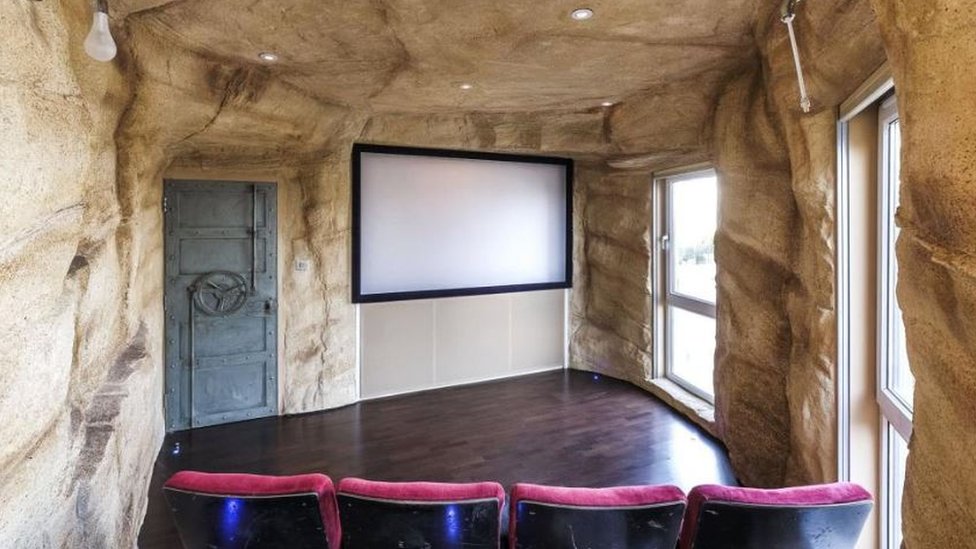 Лондонский пентхаус с кинозалом в стиле пещеры