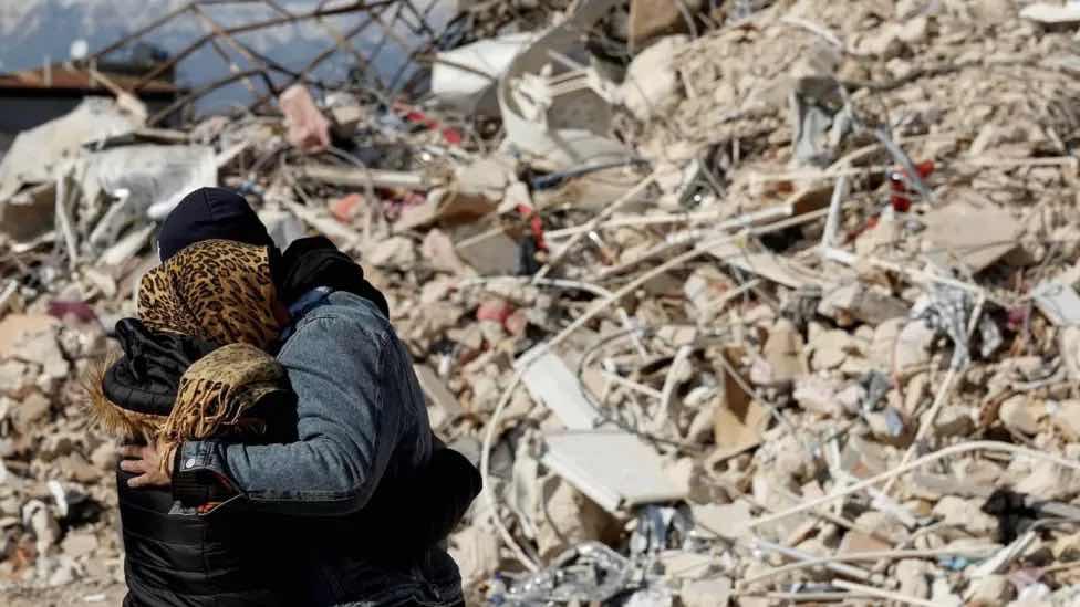 فقد أكثر من 44 ألف شخص حياتهم في الزلزال الذي ضرب تركيا وسوريا