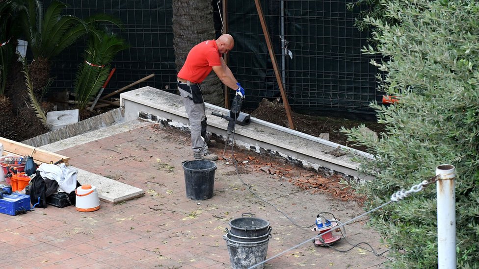 Фрагменты костей были обнаружены во время строительных работ в Посольстве Ватикана в Италии 31 октября 2018 года