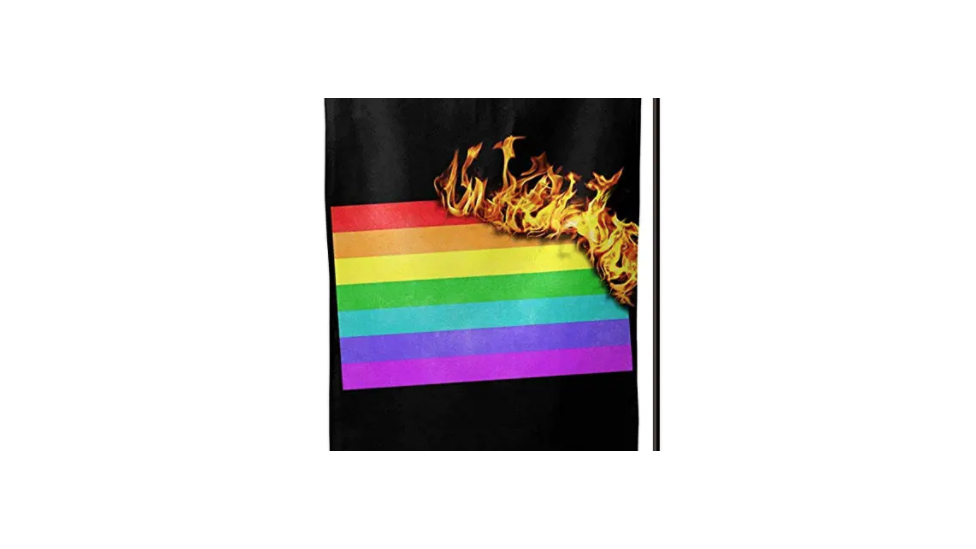 Изображение горящего флага ЛГБТ