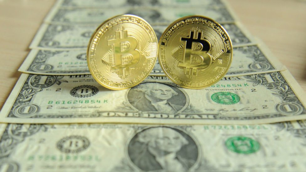 Bitcoin y dólares