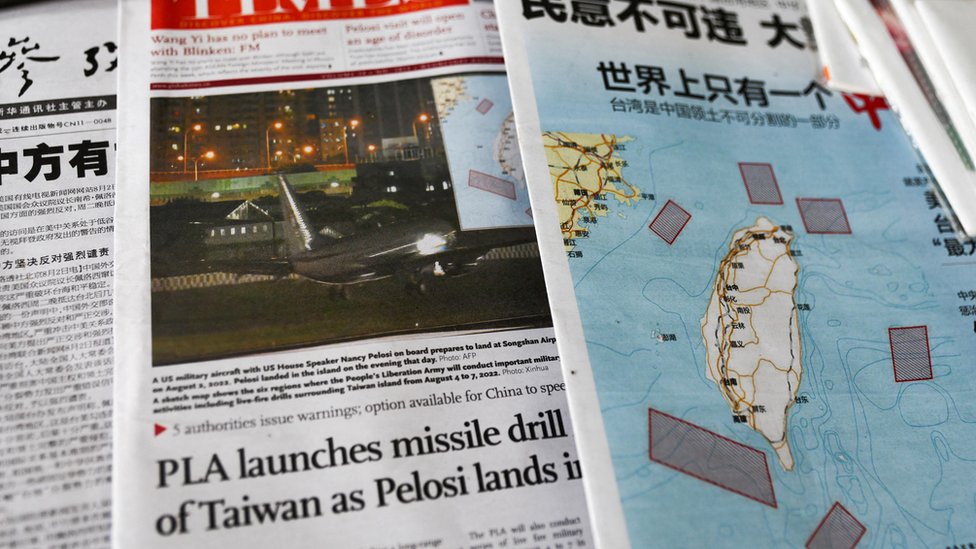 中國媒體對佩洛西訪台的反應，包括報道中出現的一張地圖，顯示了中國人民解放軍將進行軍事演習和訓練活動（包括實彈演習）的地點。