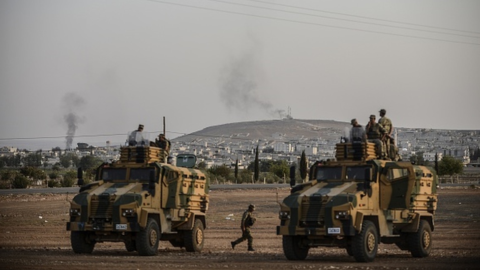 Gazeteciler, Ekim 2014'te, Kobani'deki çatışmaları Türkiye sınırından takip ediyordu