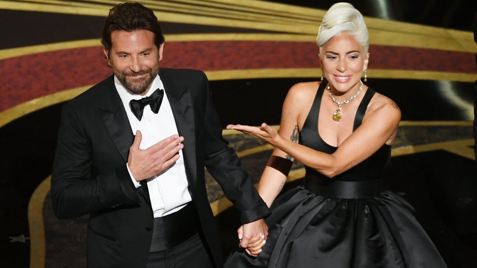 Брэдли Коппер и Леди Гага на сцене во время 91-й ежегодной церемонии вручения премии Оскар