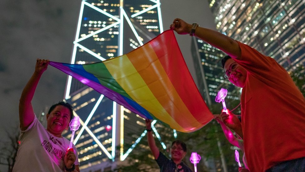 有團體認為教材忽略了LGBT+群體。