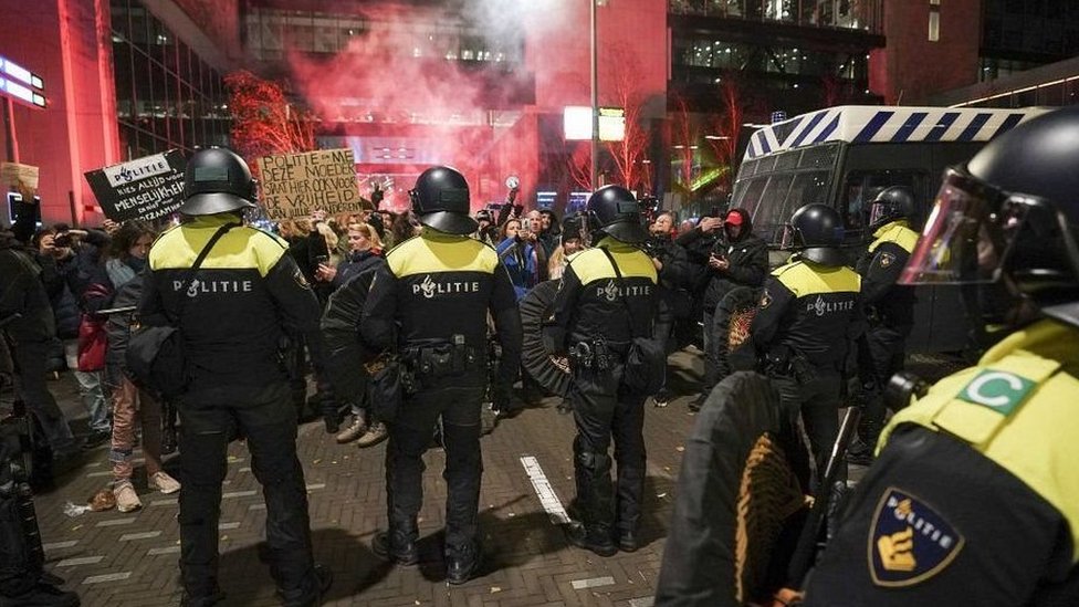 شرطة مكافحة الشغب في هولندا