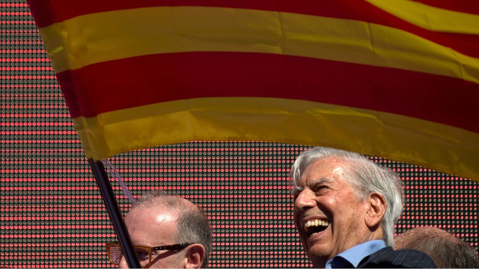 Vargas Llosa animó a los presentes a plantar cara al independentismo. Vargas Llosa.