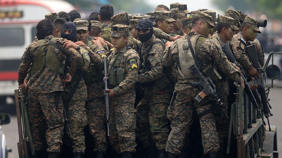 Soldados salvadoreños