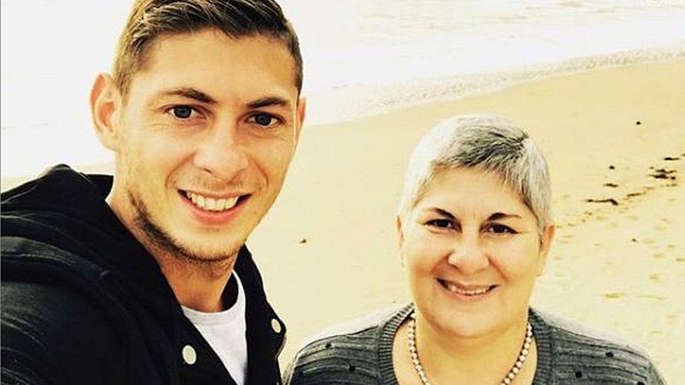 Mãe diz que tragédia de Emiliano Sala ainda não foi esclarecida