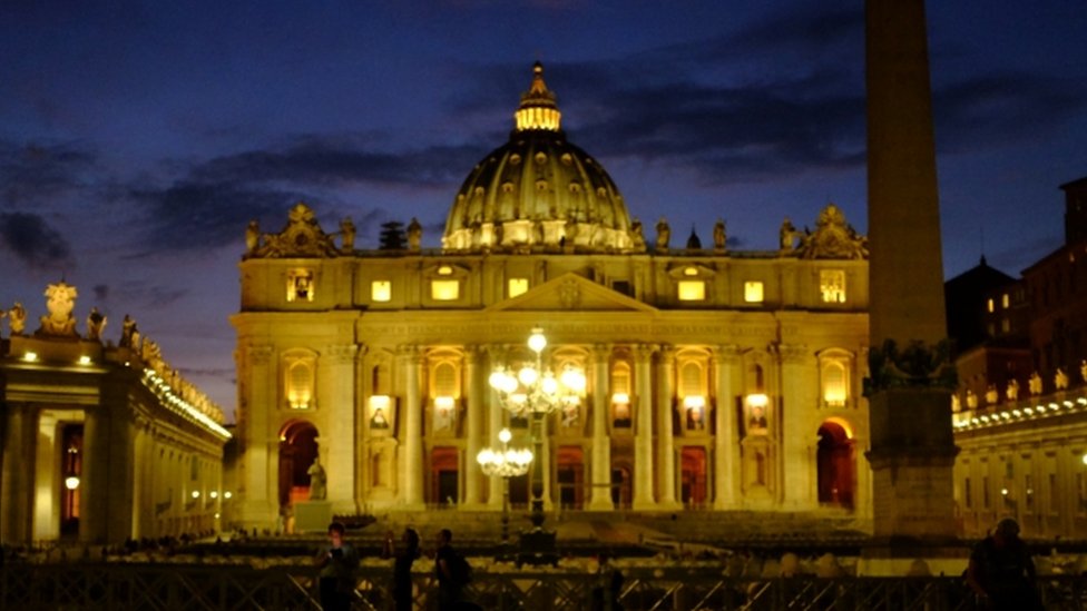 Vatican: Italian woman arrested in fraud scandal