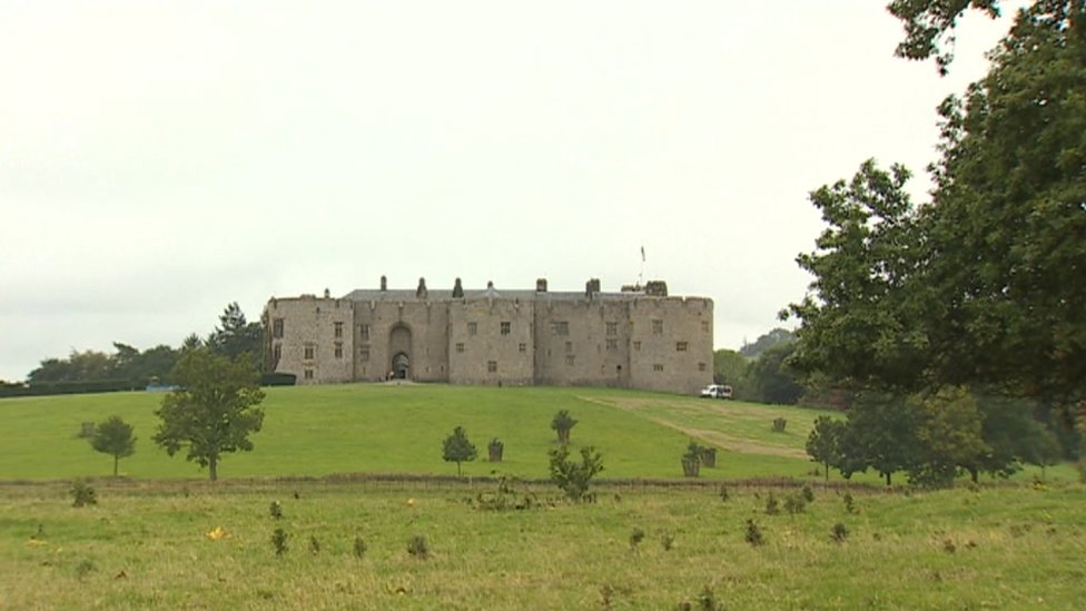 Chirk Castle dig tries to unearth origins of Offa's Dyke - BBC News