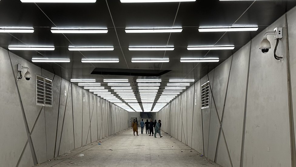Túnel que conecta la Zona Industrial con el Barrio Asiático.
