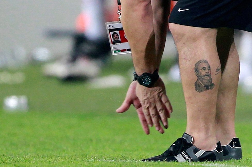 Файловое изображение татуировки бывшего президента Кубы Фиделя Кастро на ноге Диего Марадоны