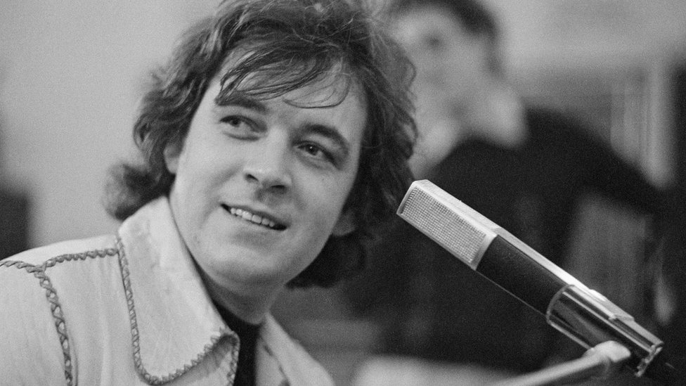 976px x 549px - Procol Harum singer Gary Brooker dies at 76 - BBC News