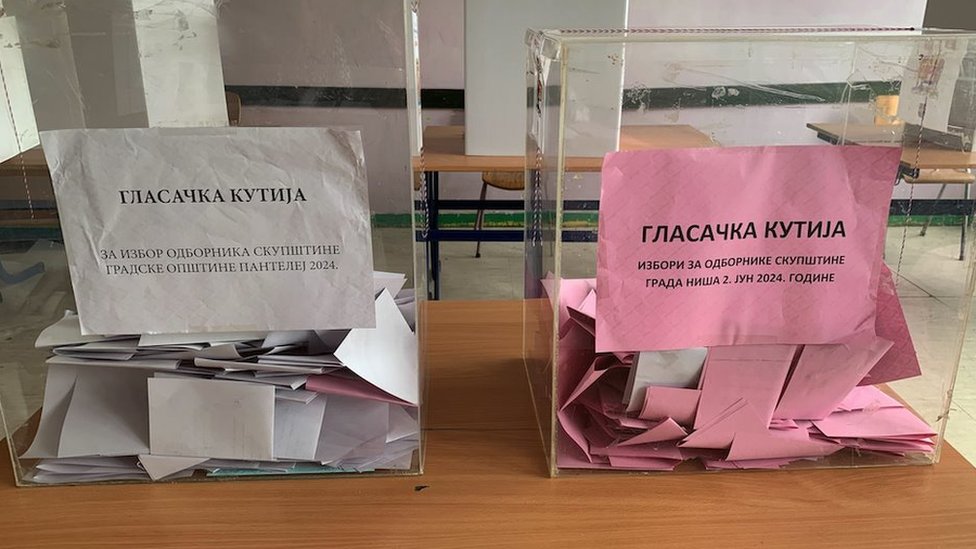 Glasačka kutija na izbornom mestu u Nišu