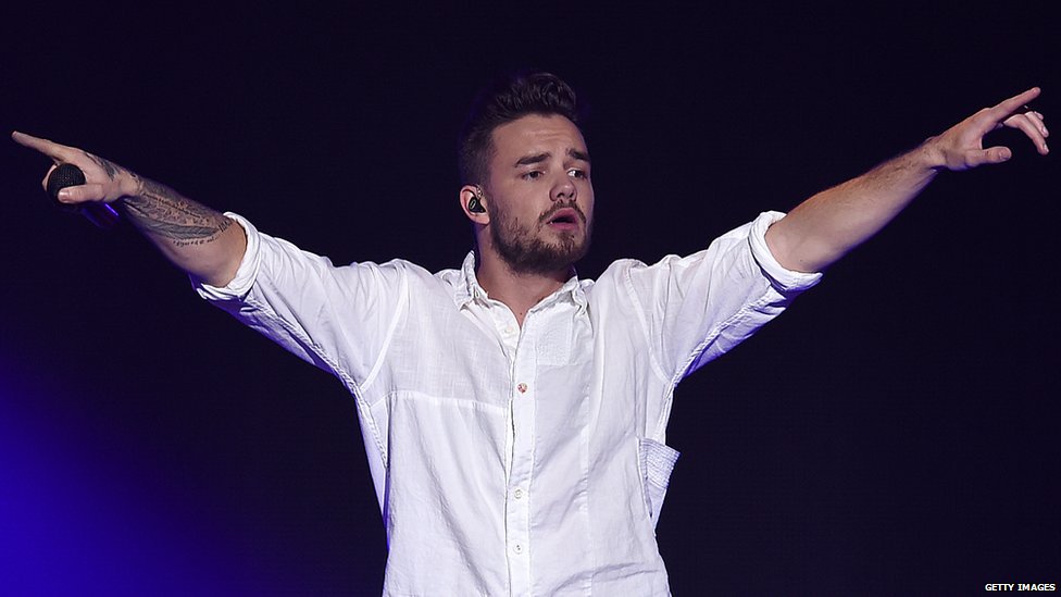 One Direction's Liam Payne signs solo record deal - BBC News